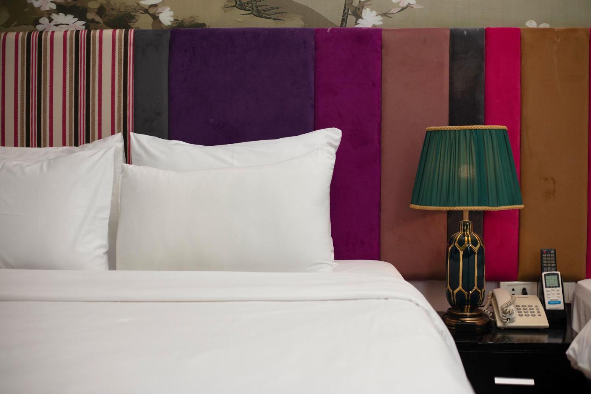 Madelise Amica Hotel And Travel Hanoi Esterno foto
