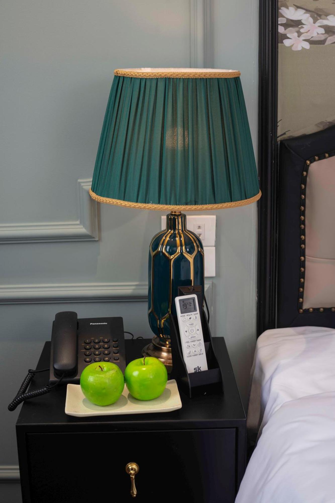Madelise Amica Hotel And Travel Hanoi Esterno foto